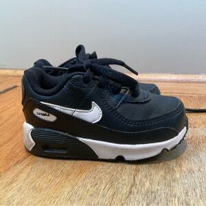 Nike Kids Air Max 90 easy on toddler 6c